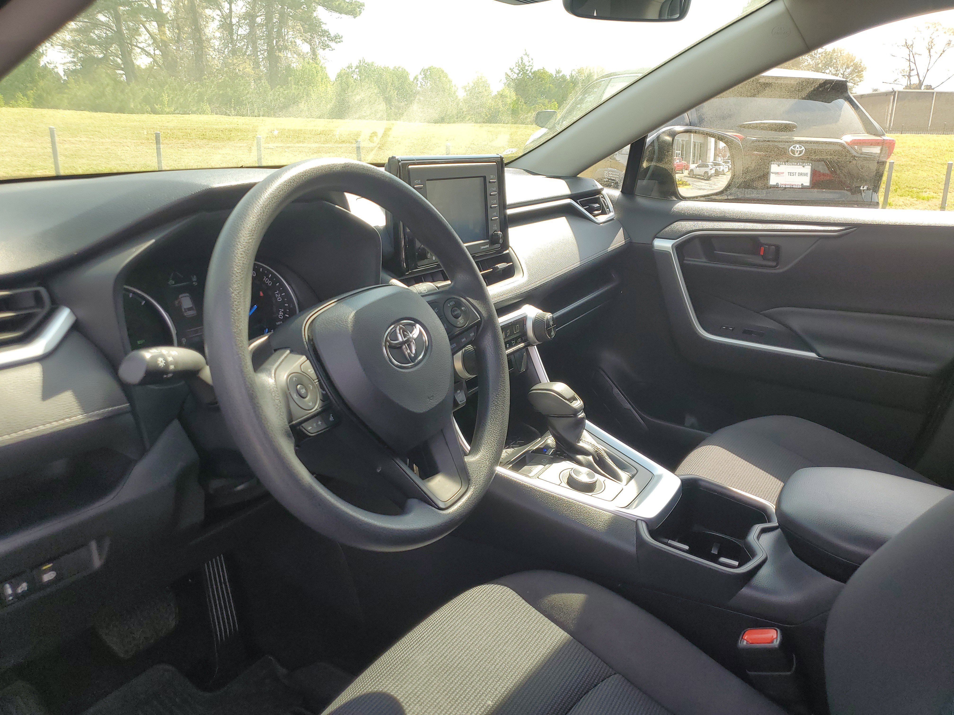 Used 2022 Toyota RAV4 LE image 18