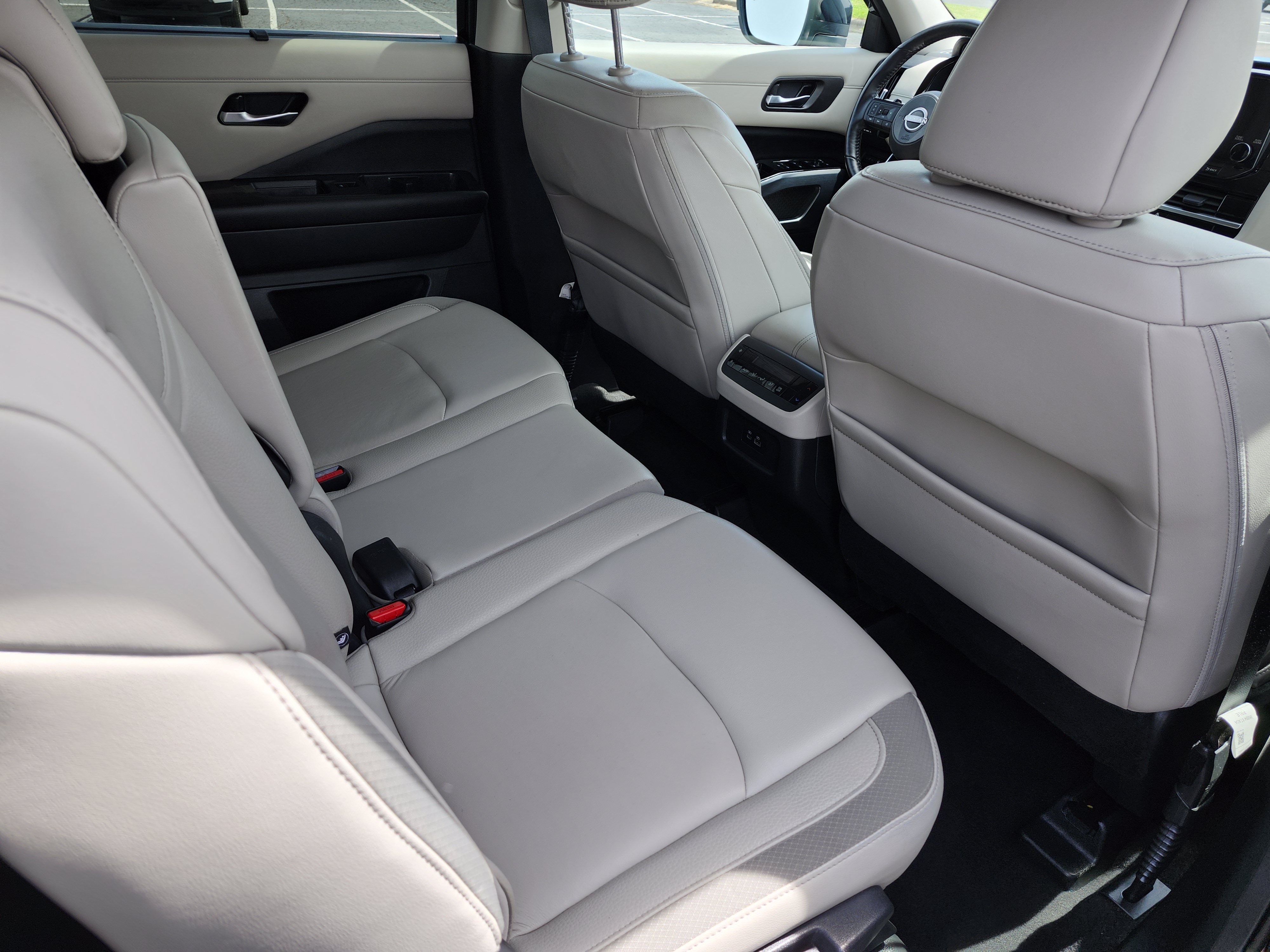 Used 2023 Nissan Pathfinder SL AWD/4WD image 21