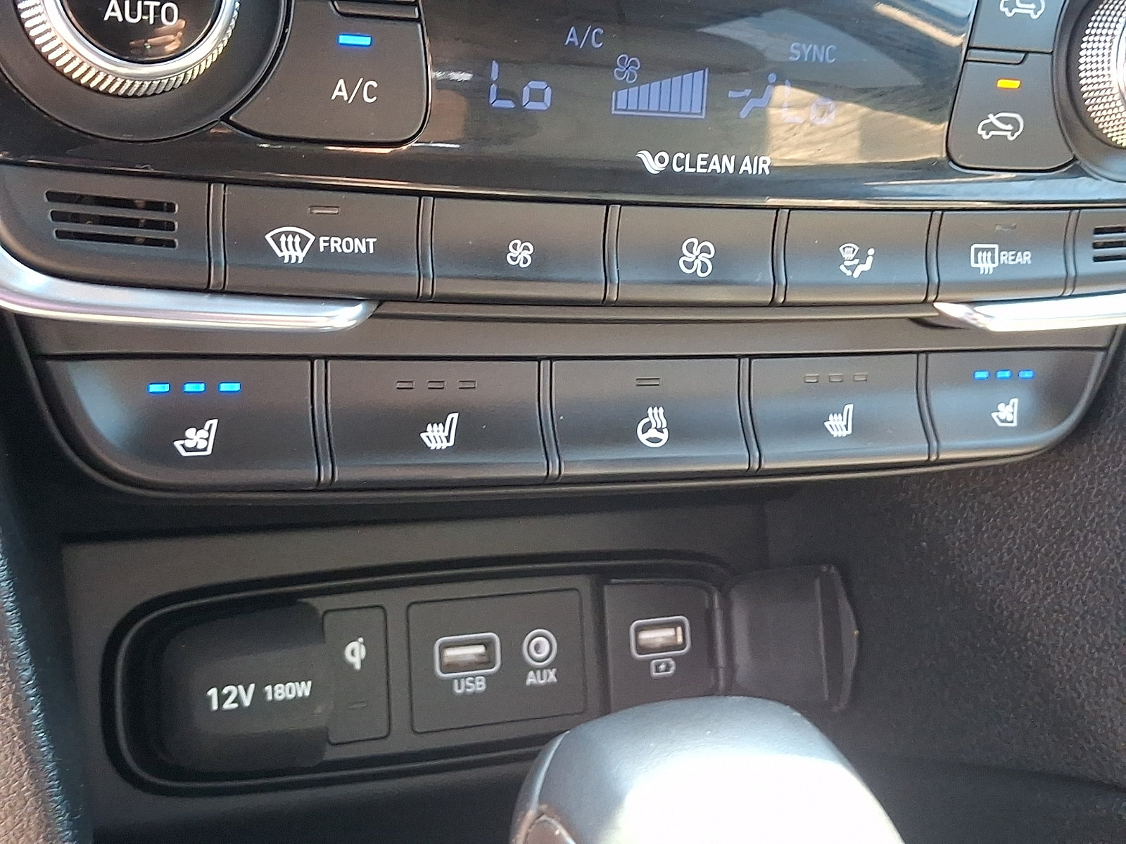 Used 2020 Hyundai Santa Fe Limited AWD/4WD image 27