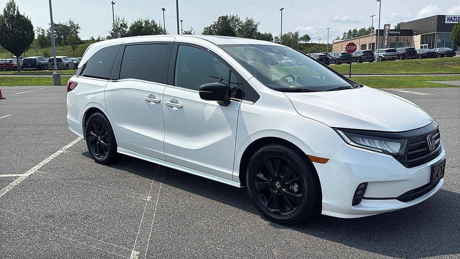 Used 2023 Honda Odyssey Sport image 2