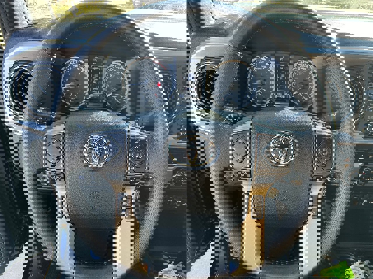 Used 2023 Toyota Tacoma Limited image 8