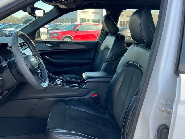 Used 2023 Jeep Grand Cherokee L Laredo image 5