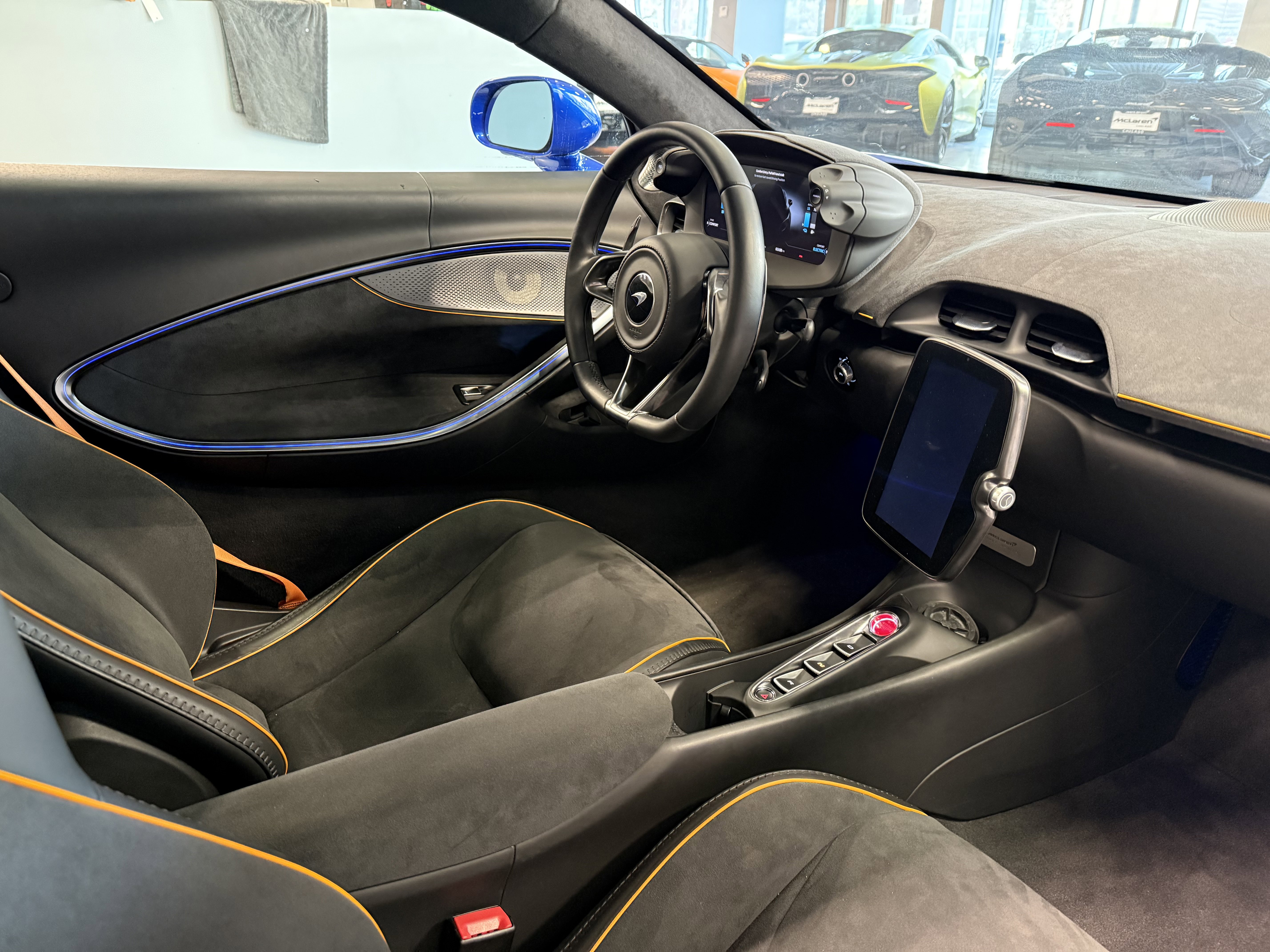 Used 2024 McLaren Artura image 14