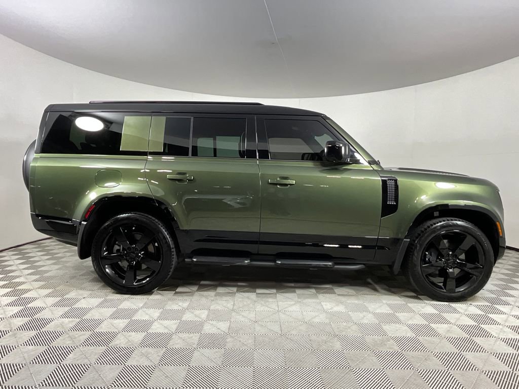 Used 2026 Land Rover Defender 130 X-Dynamic SE AWD/4WD image 5