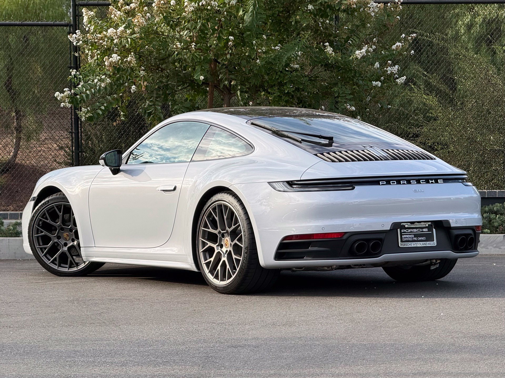 Used 2024 Porsche 911 Carrera RWD image 3