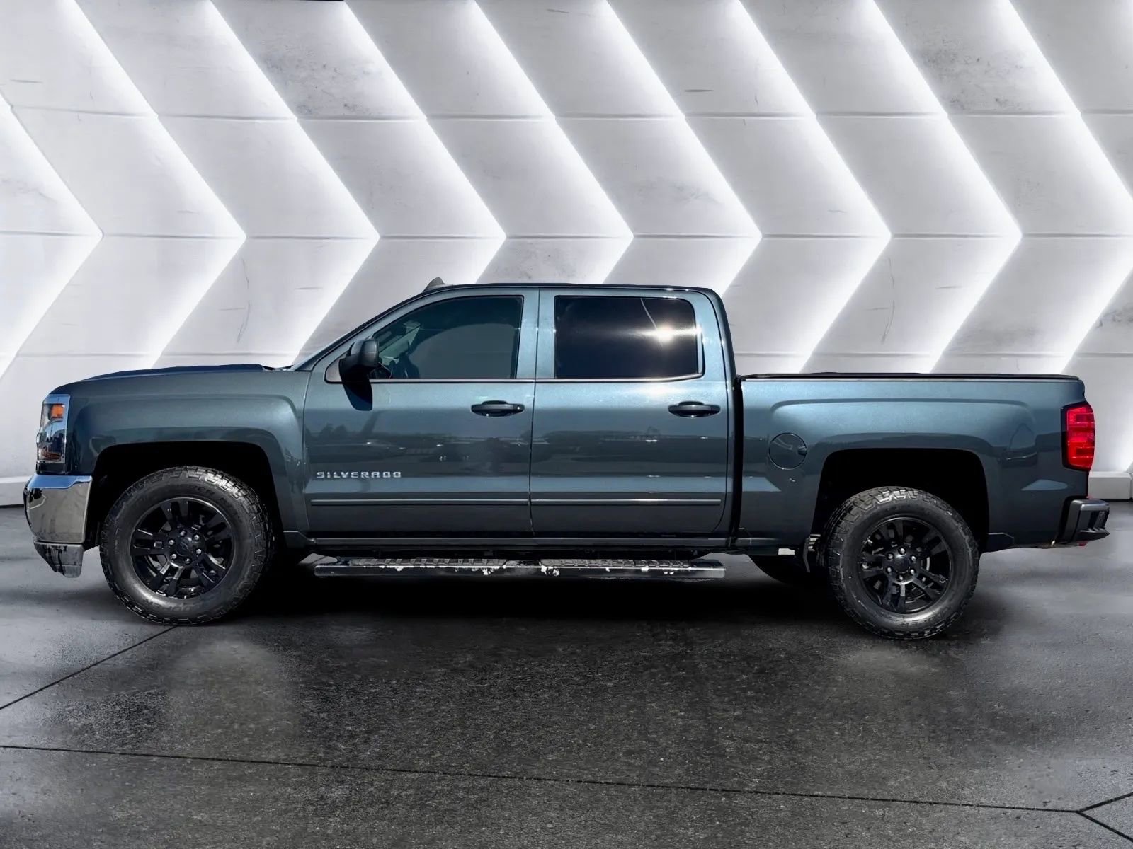 Used 2018 Chevrolet Silverado 1500 LT w/ All Star Edition RWD image 5