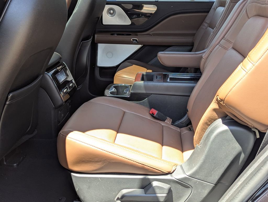Used 2022 Lincoln Aviator Reserve w/ Equipment Group 201A AWD/4WD image 23