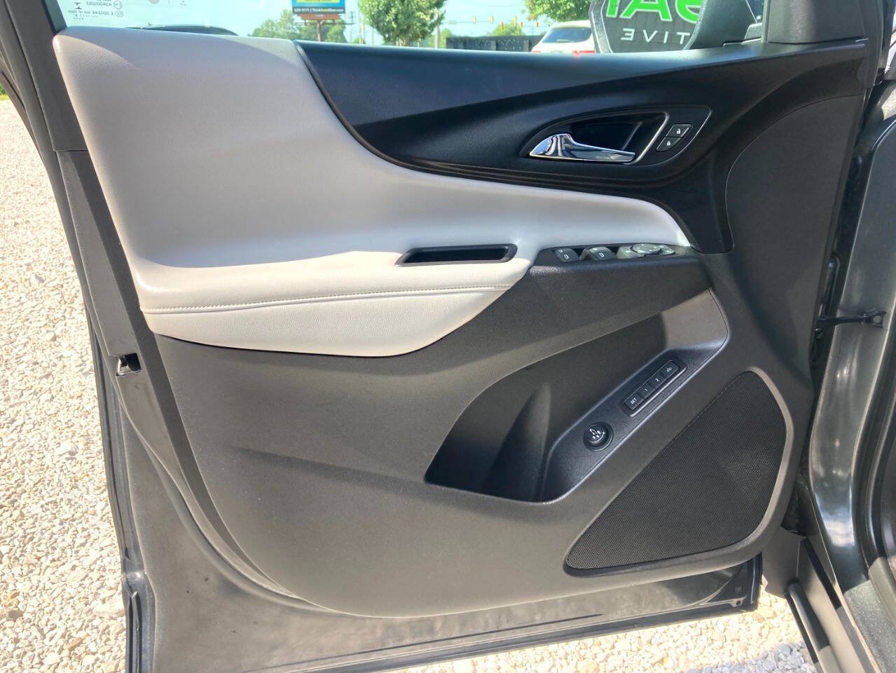 Used 2018 Chevrolet Equinox Premier w/ LPO, Cargo Package FWD image 13