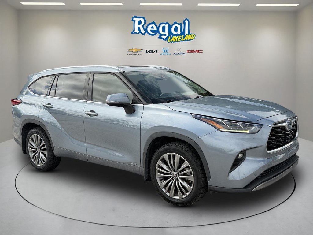 Used 2022 Toyota Highlander Platinum AWD/4WD image 1
