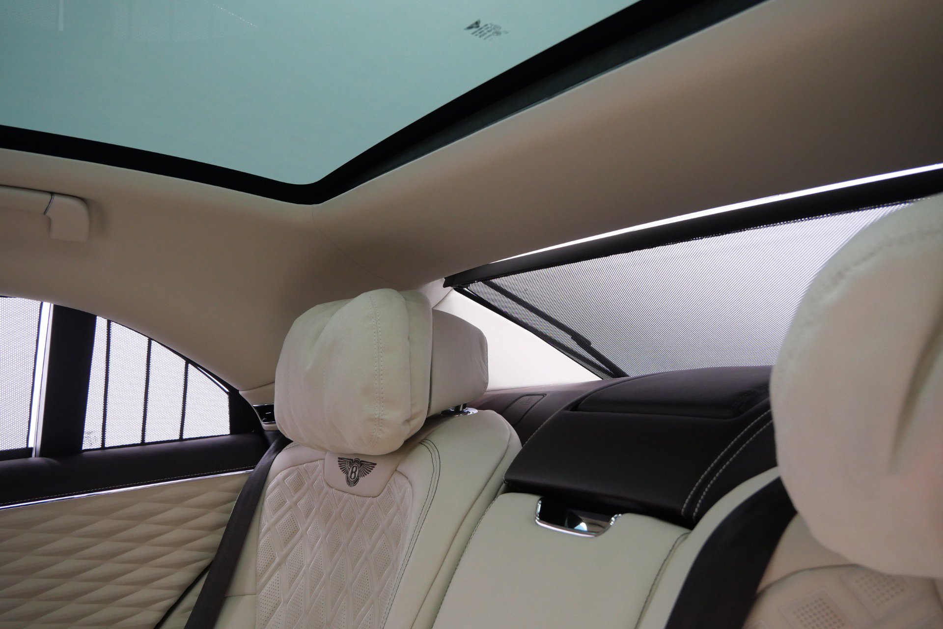 Used 2022 Bentley Flying Spur Plug-In Hybrid image 35