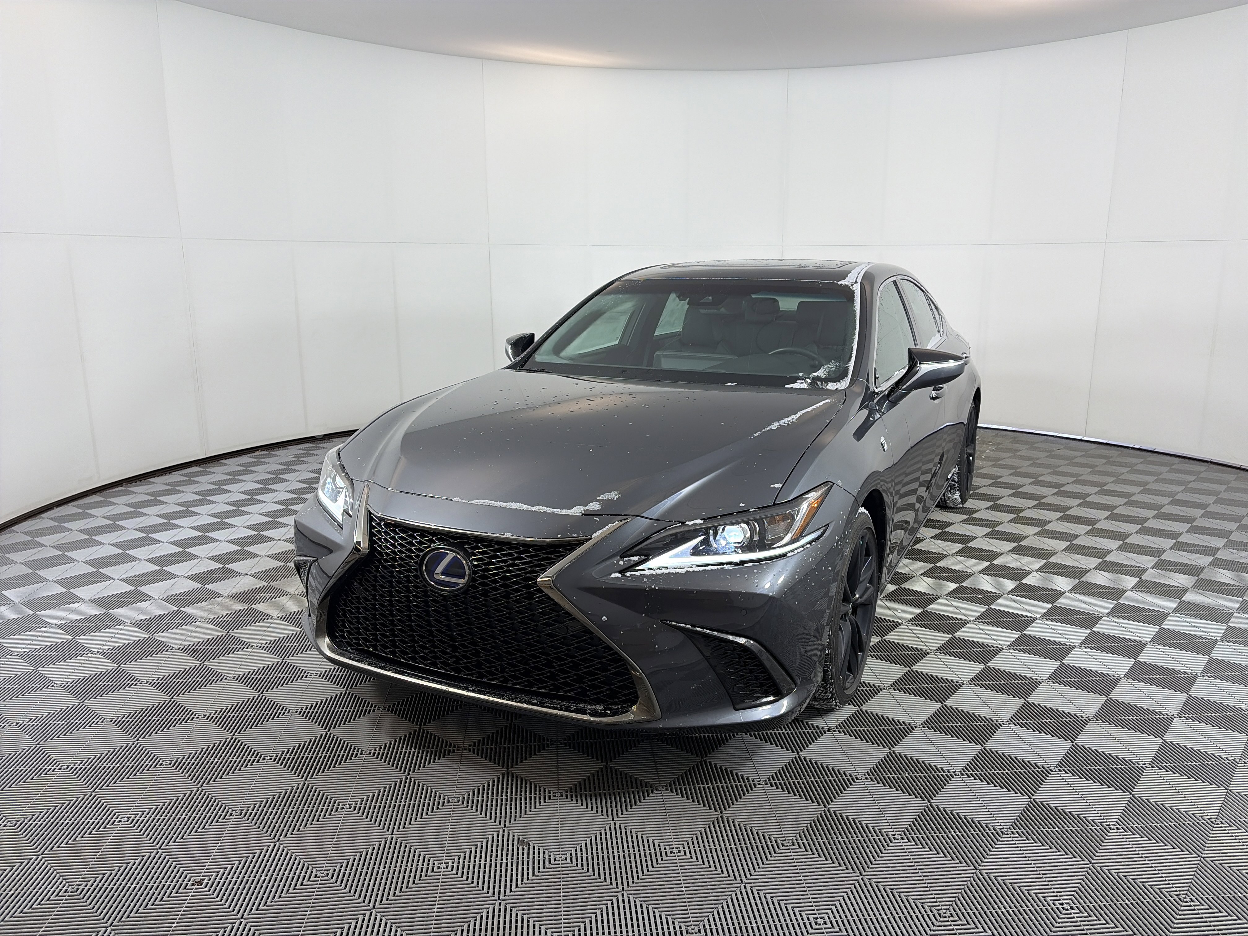 Used 2022 Lexus ES 300h F Sport w/ Accessory Package image 2