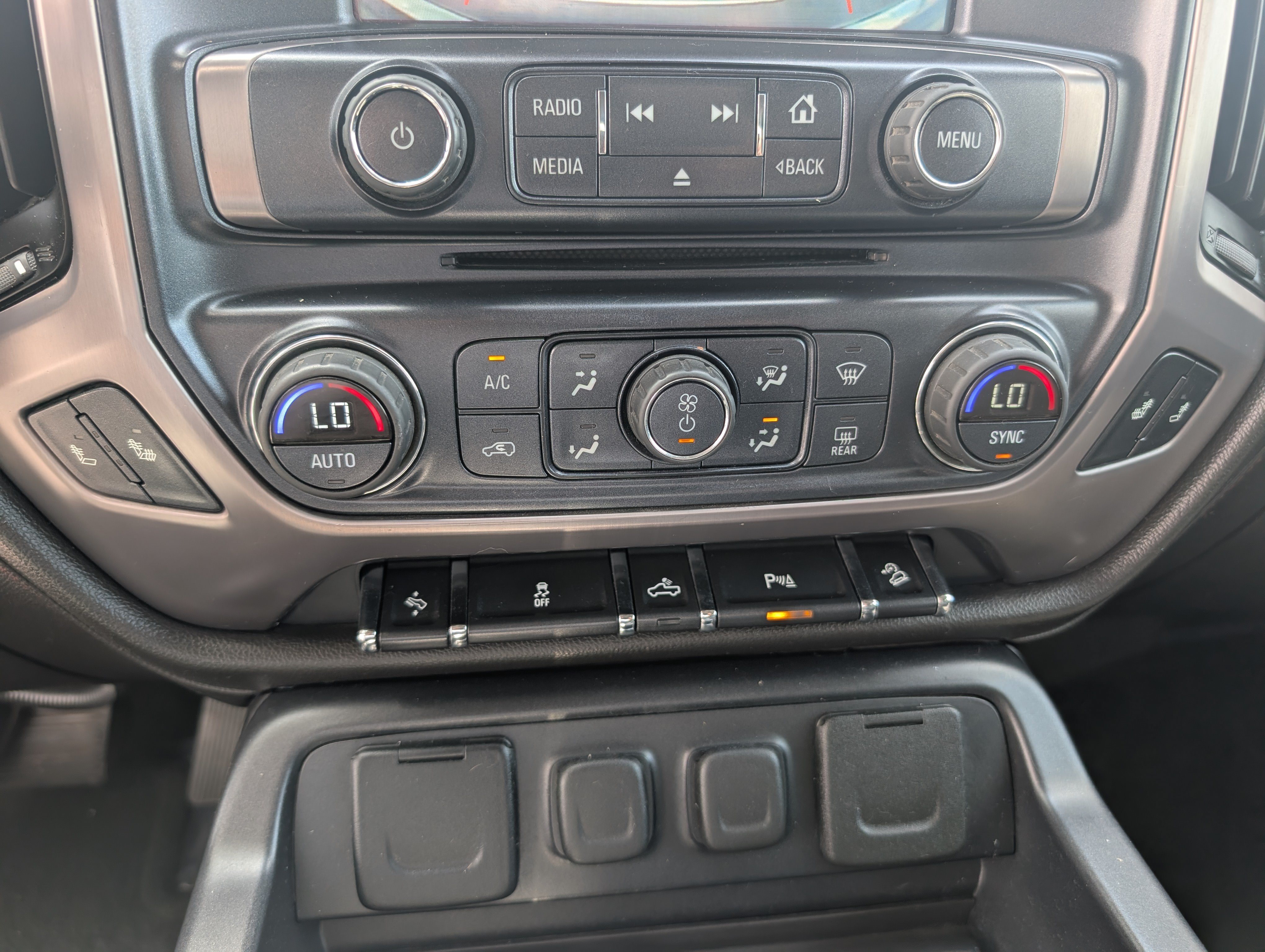 Used 2016 GMC Sierra 2500 SLT w/ All-Terrain HD Package AWD/4WD image 21