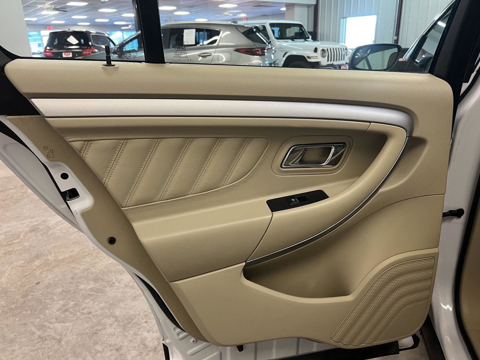Used 2019 Ford Taurus SE image 30