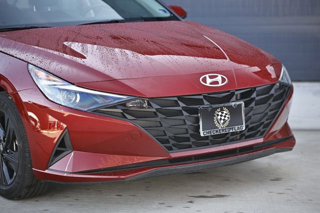 Used 2023 Hyundai Elantra SEL w/ Preferred Accessory Package image 2
