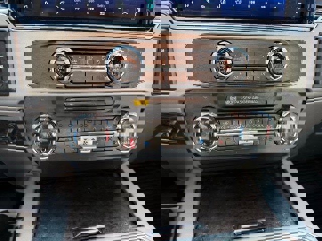 Used 2022 Ford F250 Lariat w/ Chrome Package image 19