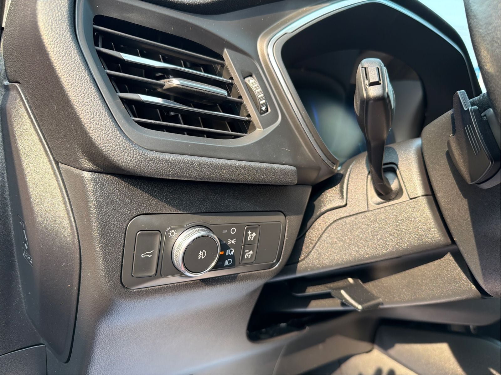 Used 2020 Ford Escape Titanium AWD/4WD image 19