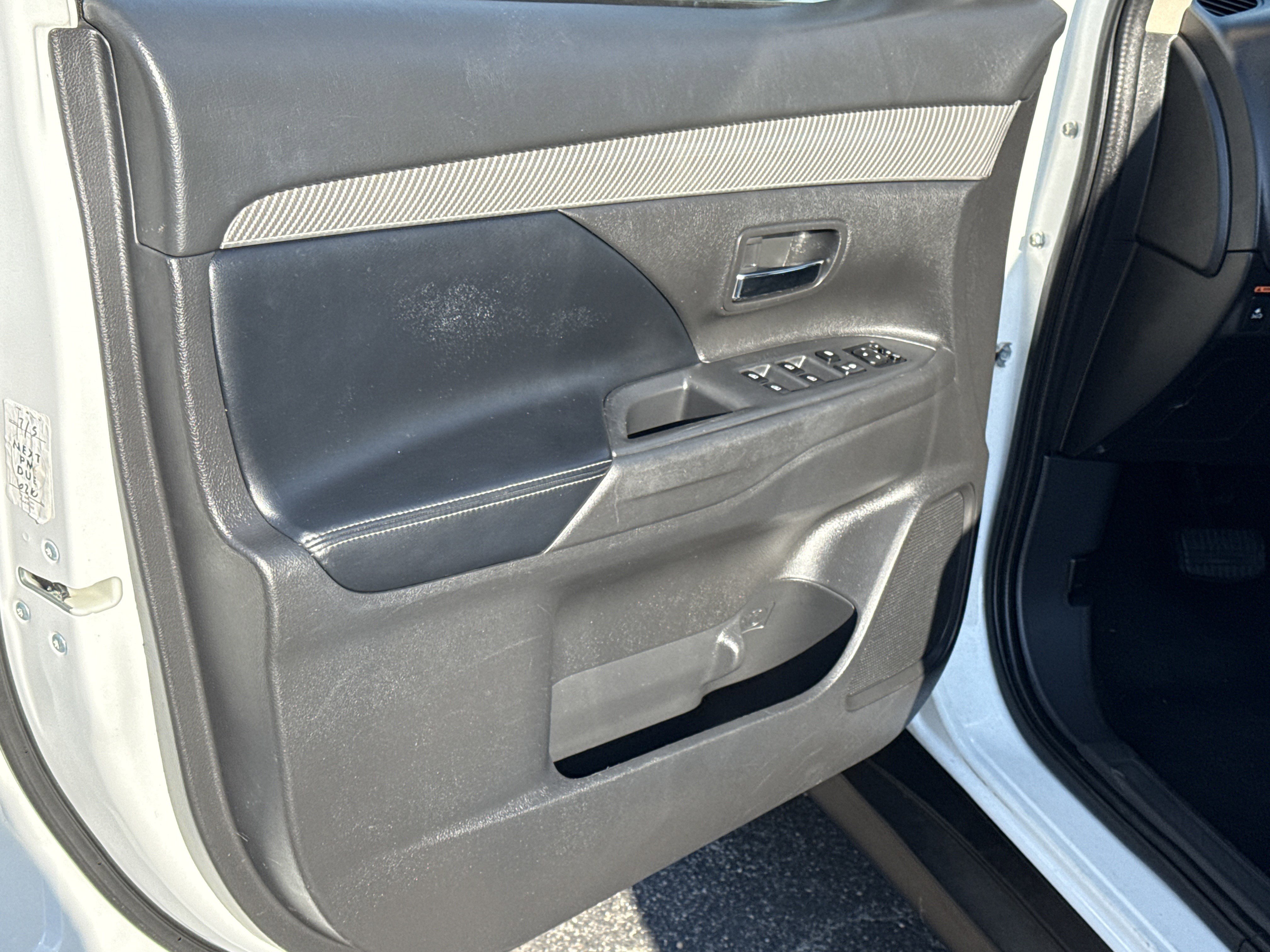 Used 2020 Mitsubishi Outlander AWD image 16