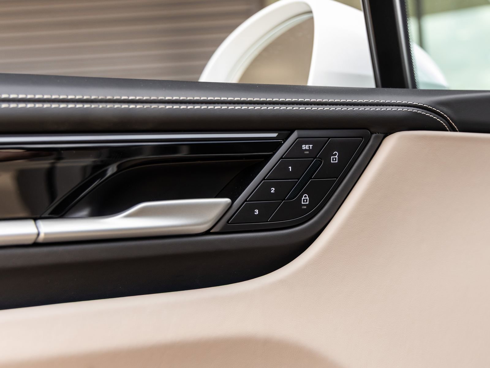 Certified 2025 Porsche Macan Electric image 20