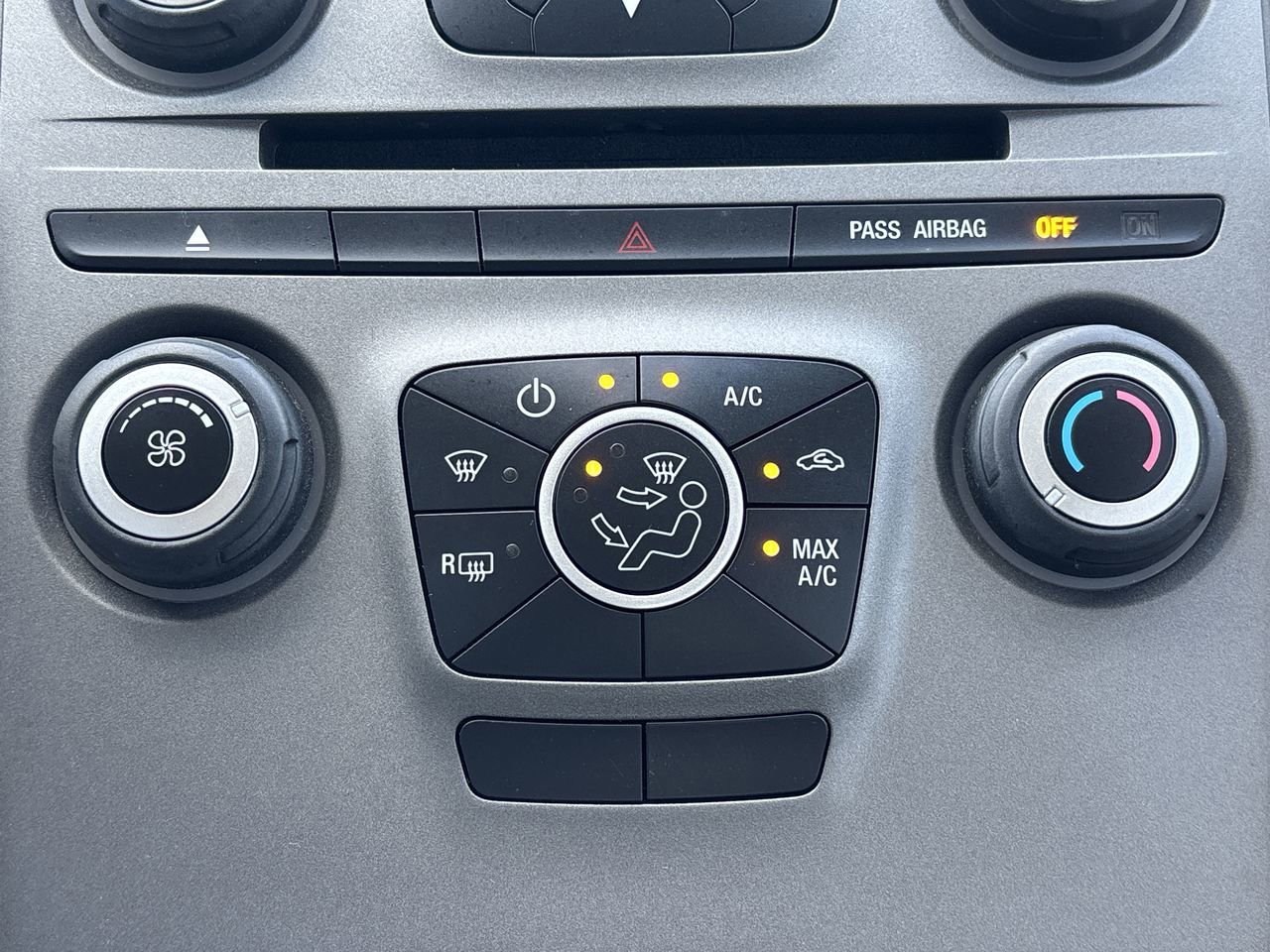 Used 2019 Ford Taurus SE image 22