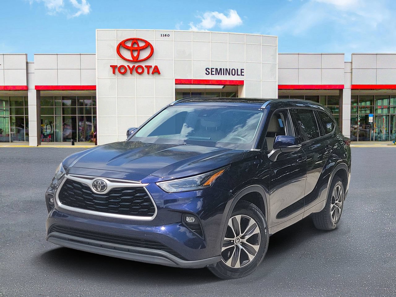Used 2021 Toyota Highlander XLE FWD image 1