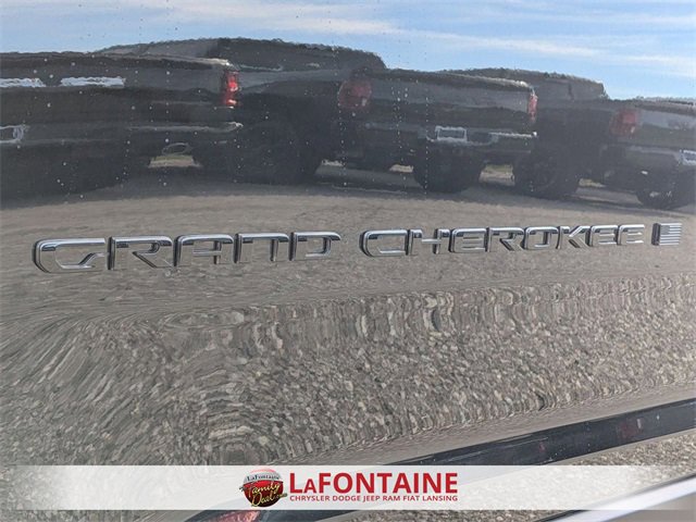 New 2025 Jeep Grand Cherokee Limited w/ Black Appearance Package image 10