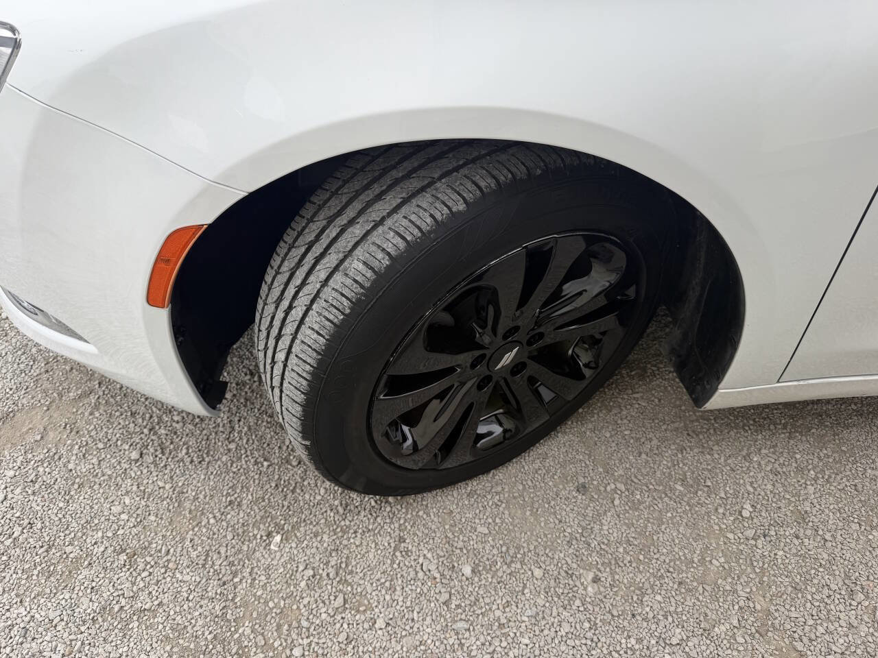 Used 2016 Chrysler 200 Limited image 20