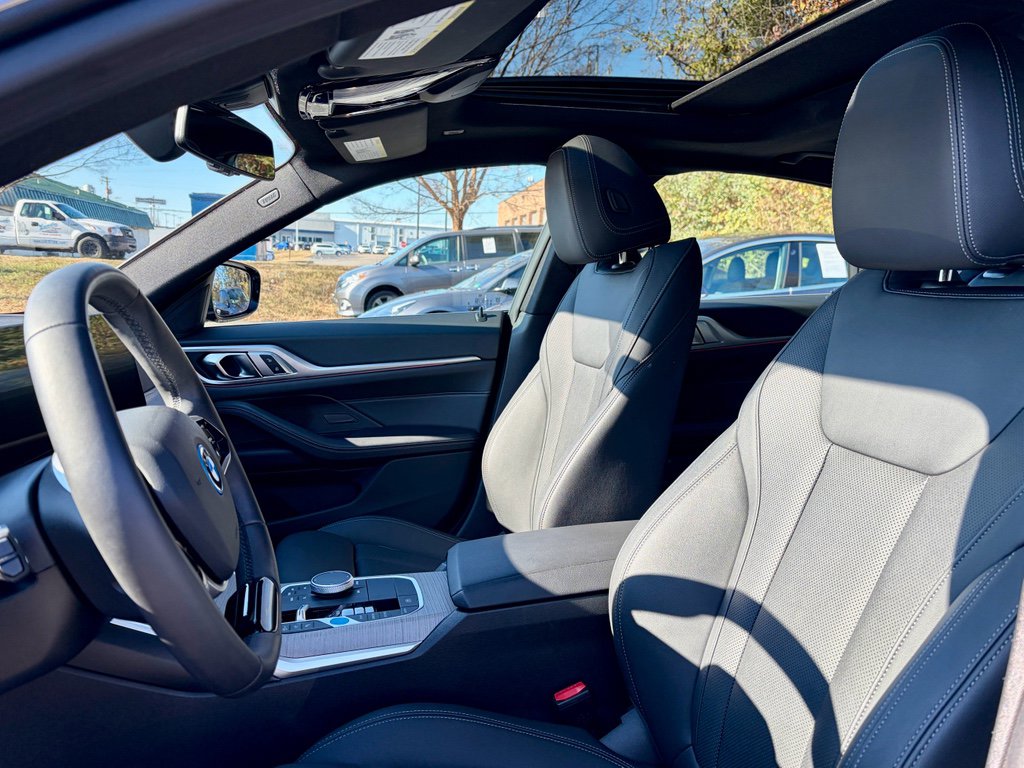 Used 2025 BMW i4 xDrive40i image 17