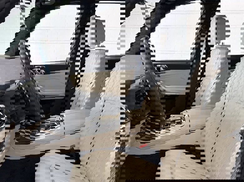 New 2026 BMW X7 M60i image 16