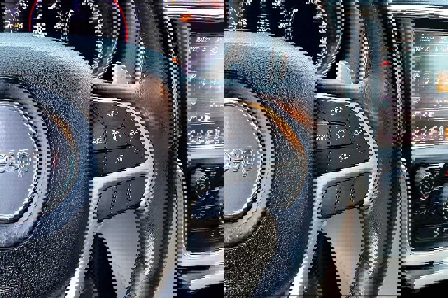 Used 2015 Jeep Grand Cherokee Limited w/ Luxury Group II image 24