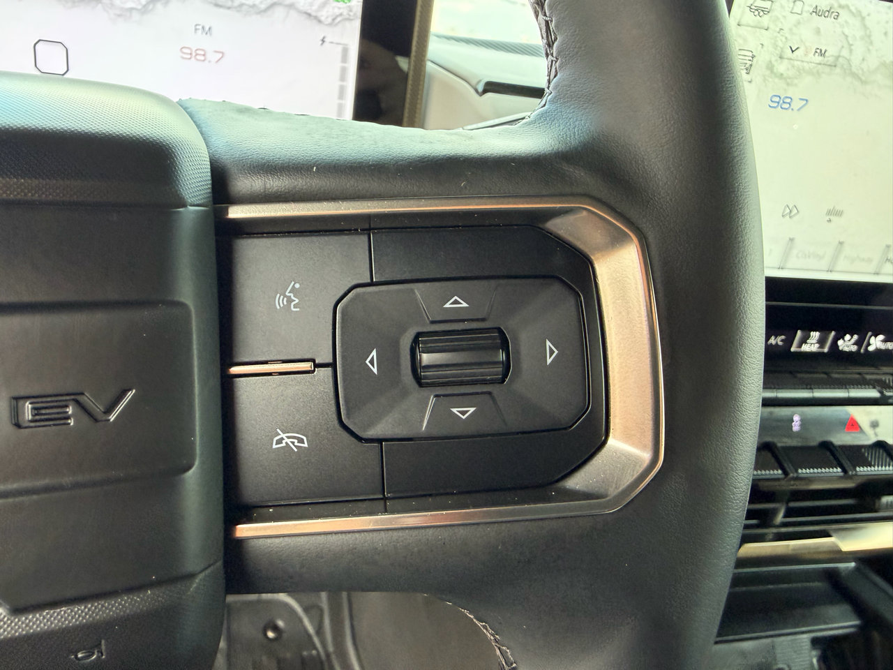 Used 2025 GMC Hummer EV 2X w/ LPO, Cargo Utility Package image 31