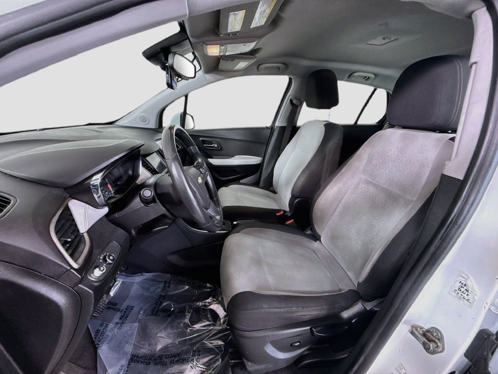 Used 2020 Chevrolet Trax LS FWD image 19