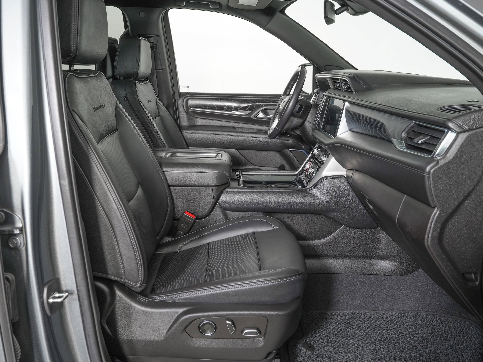 Used 2021 GMC Yukon Denali w/ LPO, Illumination Package image 9