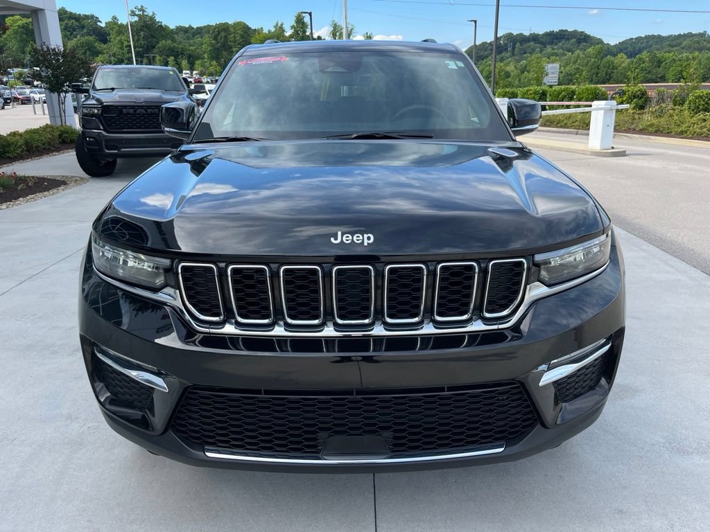 Used 2025 Jeep Grand Cherokee Limited AWD/4WD image 30