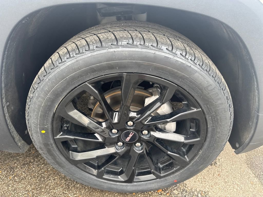 Used 2023 GMC Terrain SLE w/ Driver Convenience Package image 11