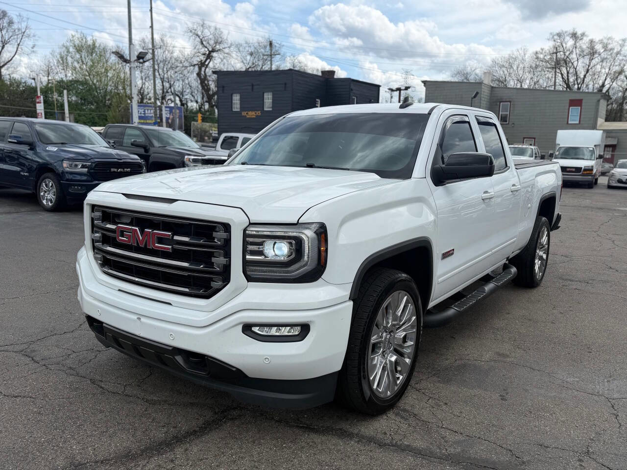 Used 2017 GMC Sierra 1500 SLT AWD/4WD image 4