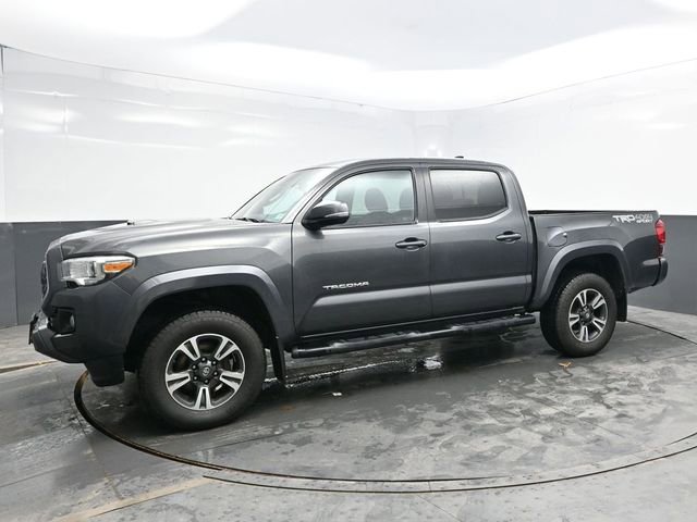 Used 2019 Toyota Tacoma TRD Sport image 3