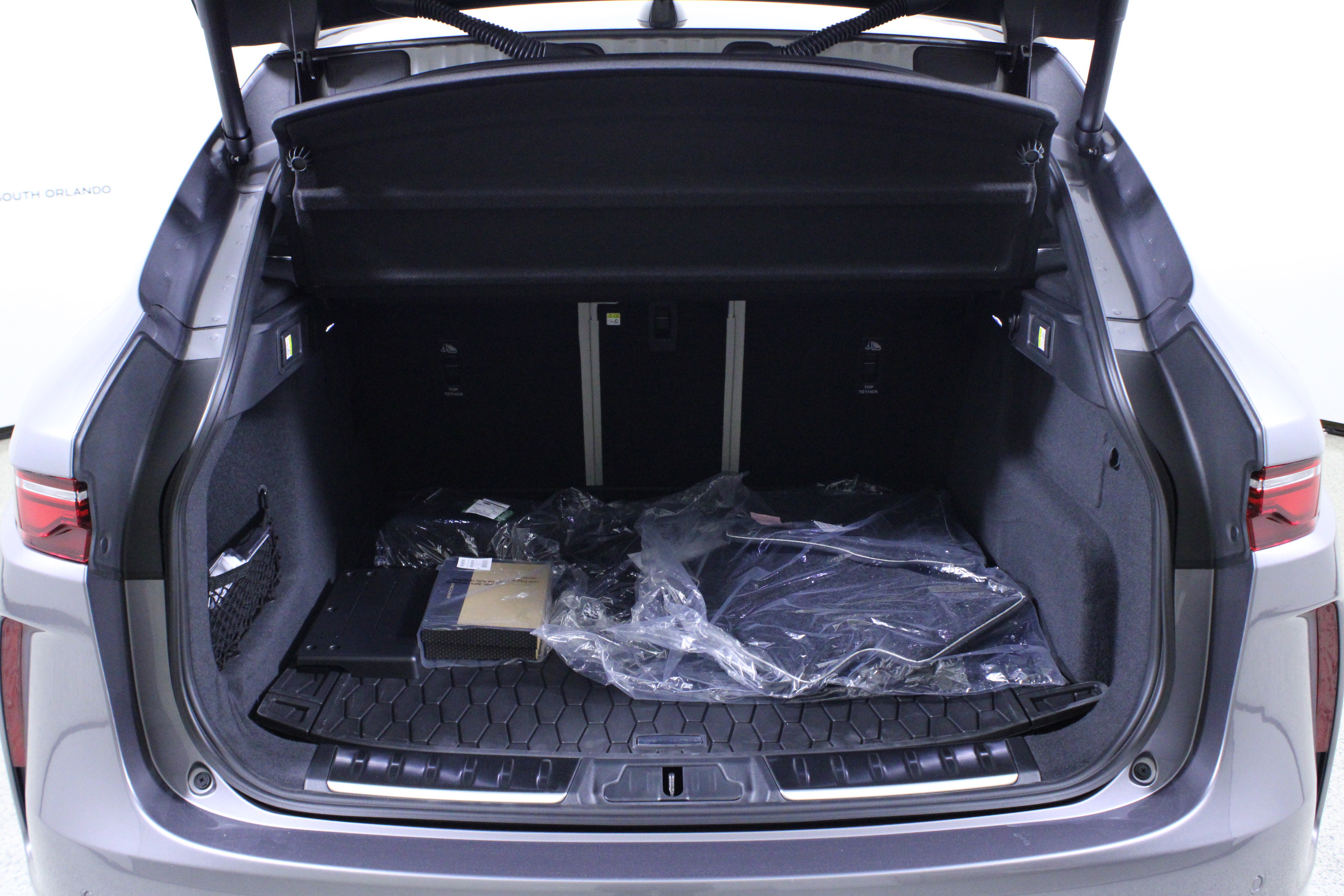 New 2026 Jaguar F-PACE SVR 575 Edition image 9