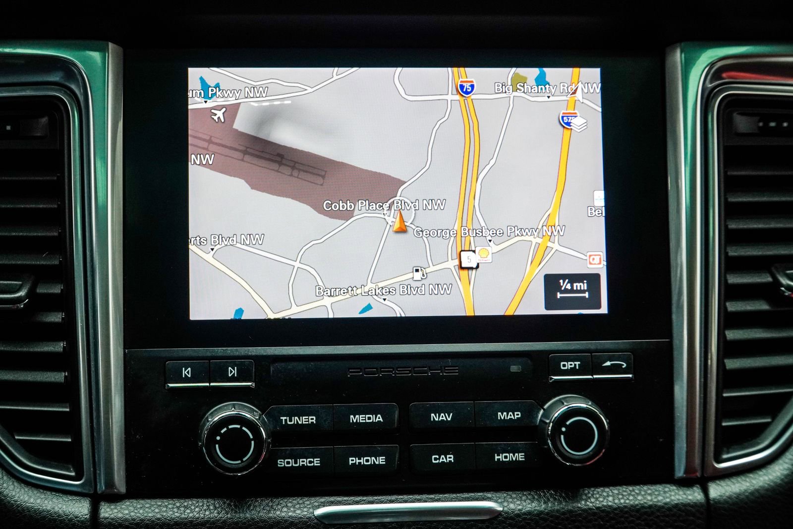 Used 2018 Porsche Macan S image 26