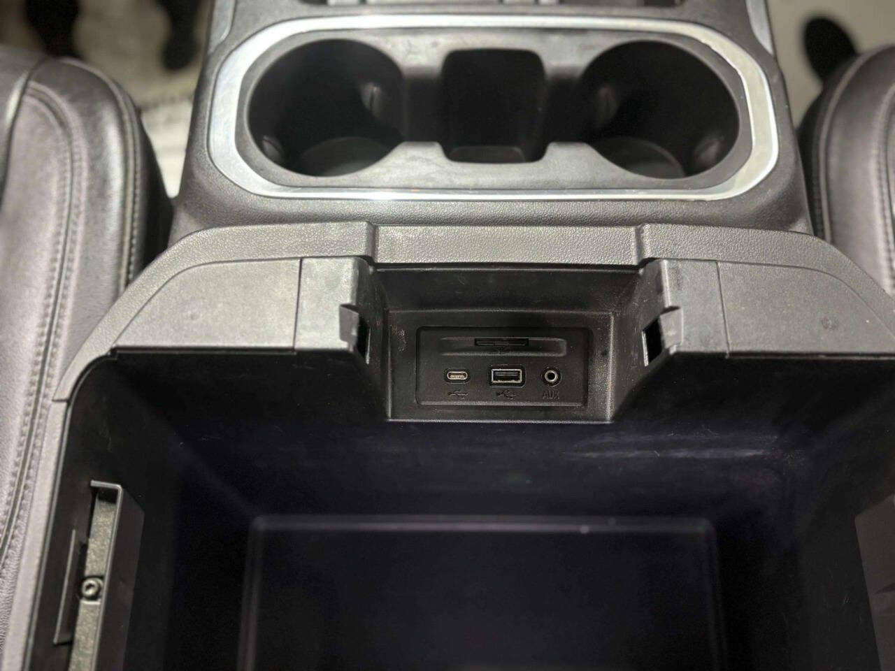 Used 2019 Chevrolet Silverado 1500 LTZ w/ LTZ Premium Package AWD/4WD image 39