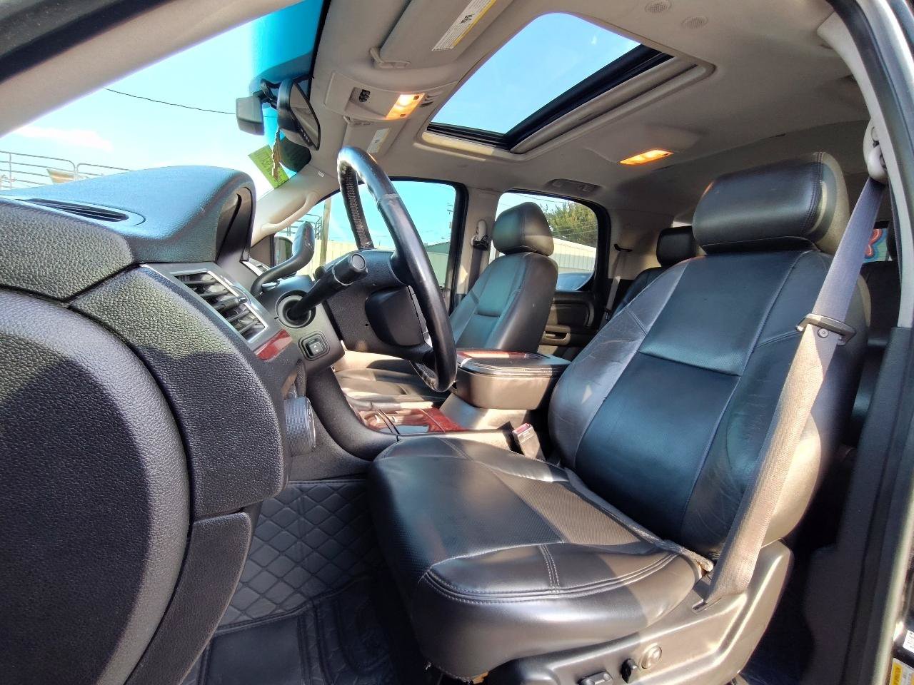 Used 2012 Cadillac Escalade Luxury RWD image 15