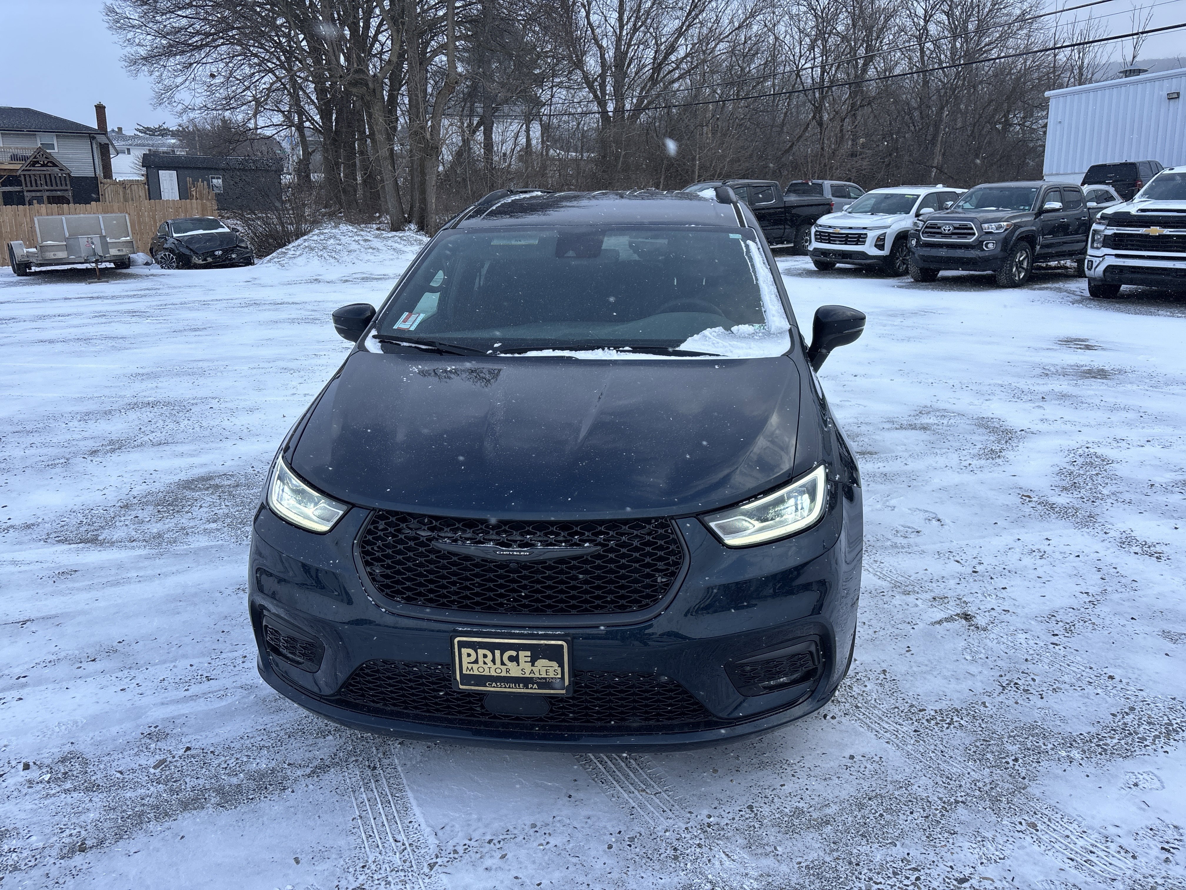 Used 2023 Chrysler Pacifica Touring w/ S Appearance Package image 8