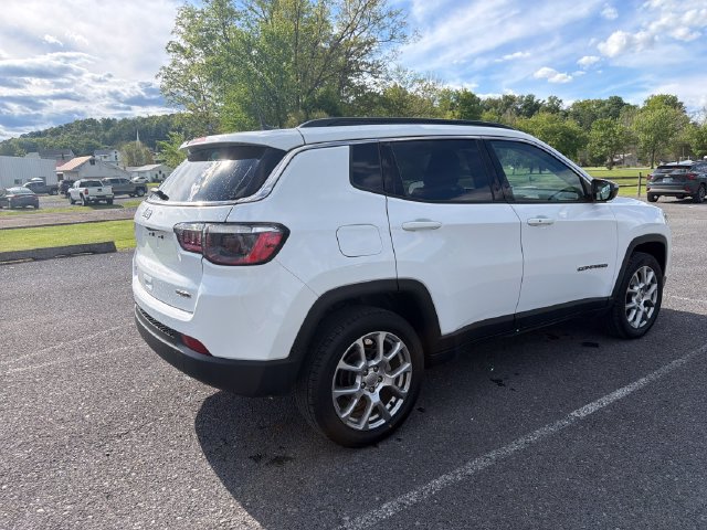Used 2022 Jeep Compass Latitude AWD/4WD image 5