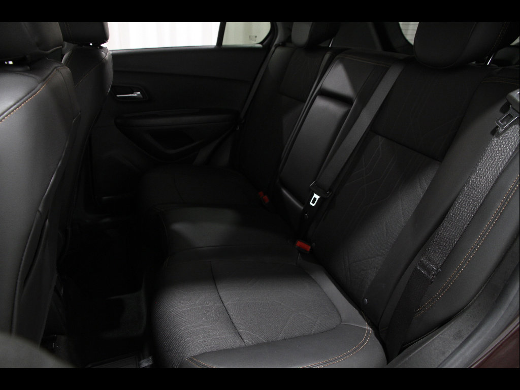 Used 2022 Chevrolet Trax LT w/ LT Convenience Package AWD/4WD image 17