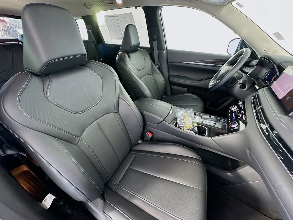 Certified 2025 INFINITI QX60 Sensory image 30