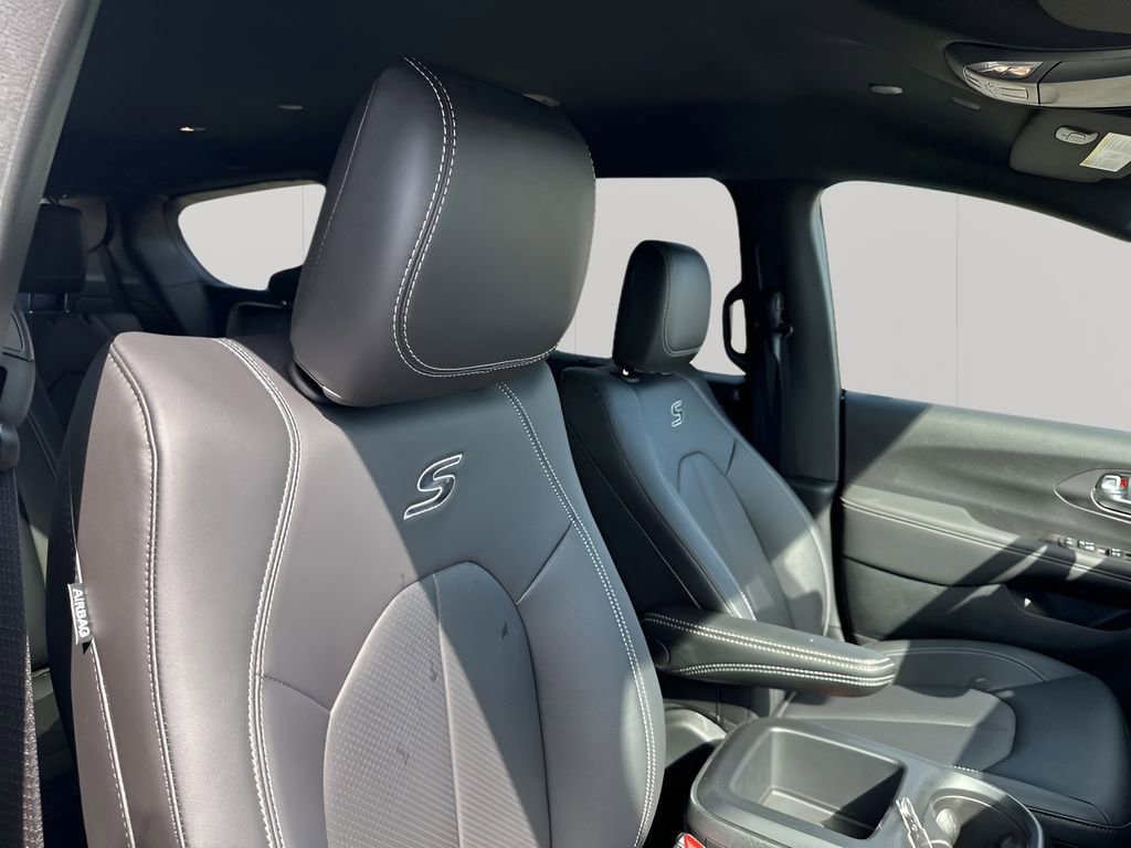 New 2026 Chrysler Pacifica Select w/ S Appearance Package FWD image 17
