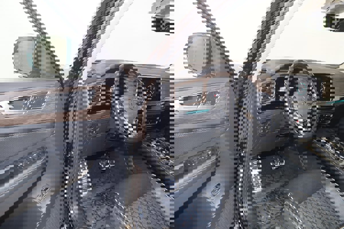 Used 2024 Volkswagen Atlas SEL Premium R-Line image 50