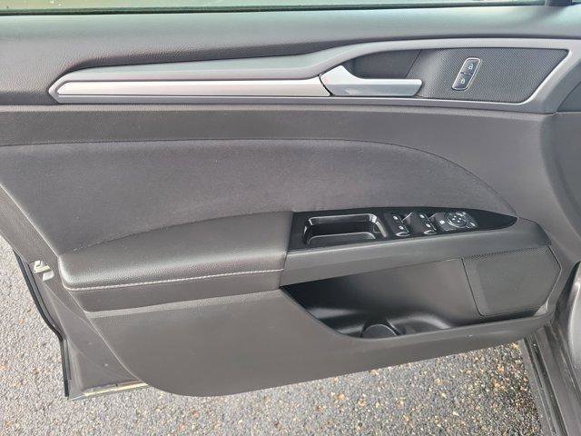 Used 2016 Ford Fusion SE FWD image 16