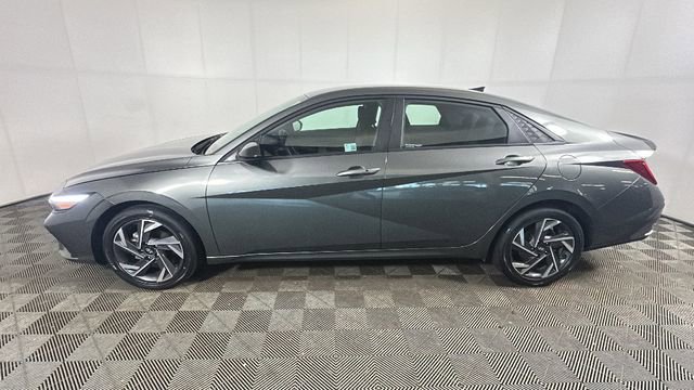 Used 2025 Hyundai Elantra SEL FWD image 6