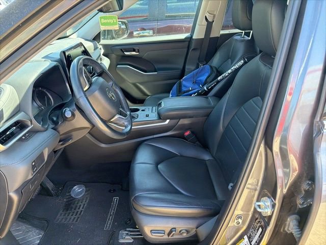 Used 2022 Toyota Highlander XLE image 13