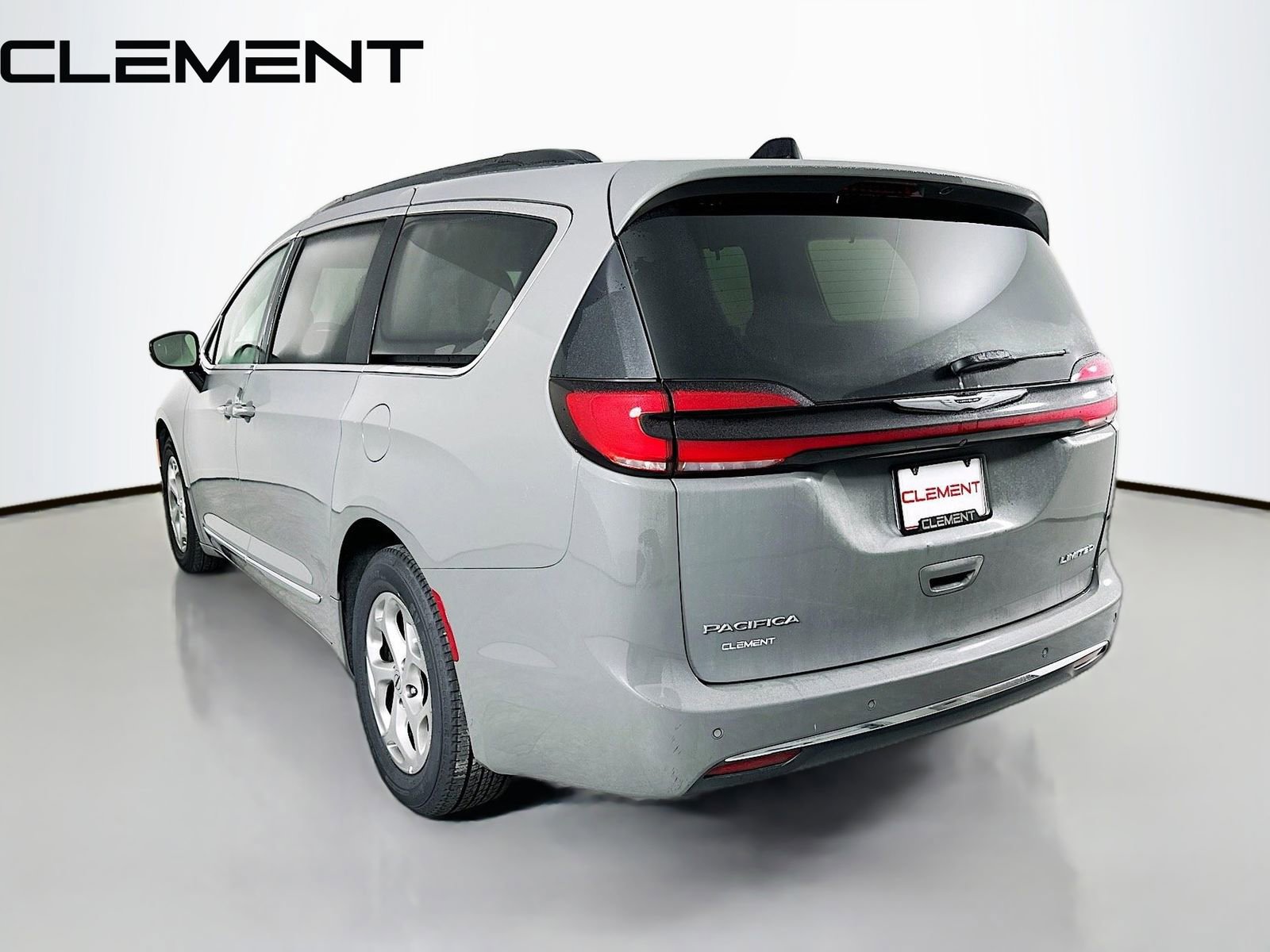 Used 2023 Chrysler Pacifica Limited image 10
